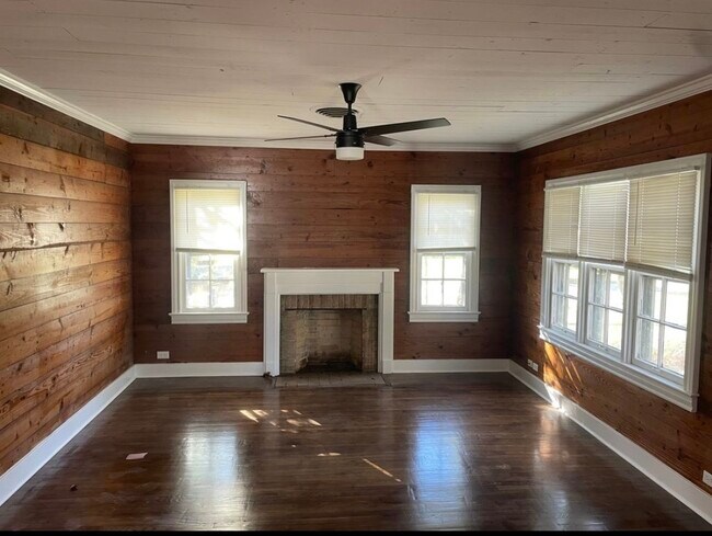 321 S Arcola St in Angleton, TX - Building Photo - Building Photo