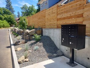 618 S Denver St, Unit 2 in Spokane, WA - Foto de edificio - Building Photo