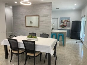 913 NE 5th St in Hallandale Beach, FL - Building Photo - Building Photo