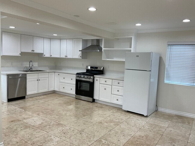1870 Temple Ave, Unit A in Signal Hill, CA - Building Photo - Building Photo
