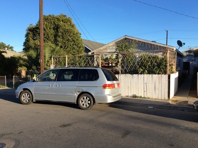 11412 Nardo St in Ventura, CA - Foto de edificio - Building Photo