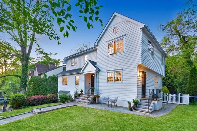 24 Lindbergh Ave in Rye, NY - Building Photo - Building Photo