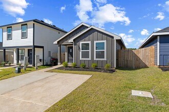 12327 Sword Point Ct in Willis, TX - Building Photo - Building Photo