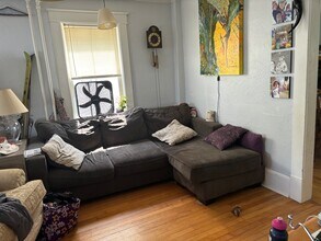 63 Hyde St, Unit House in Burlington, VT - Foto de edificio - Building Photo