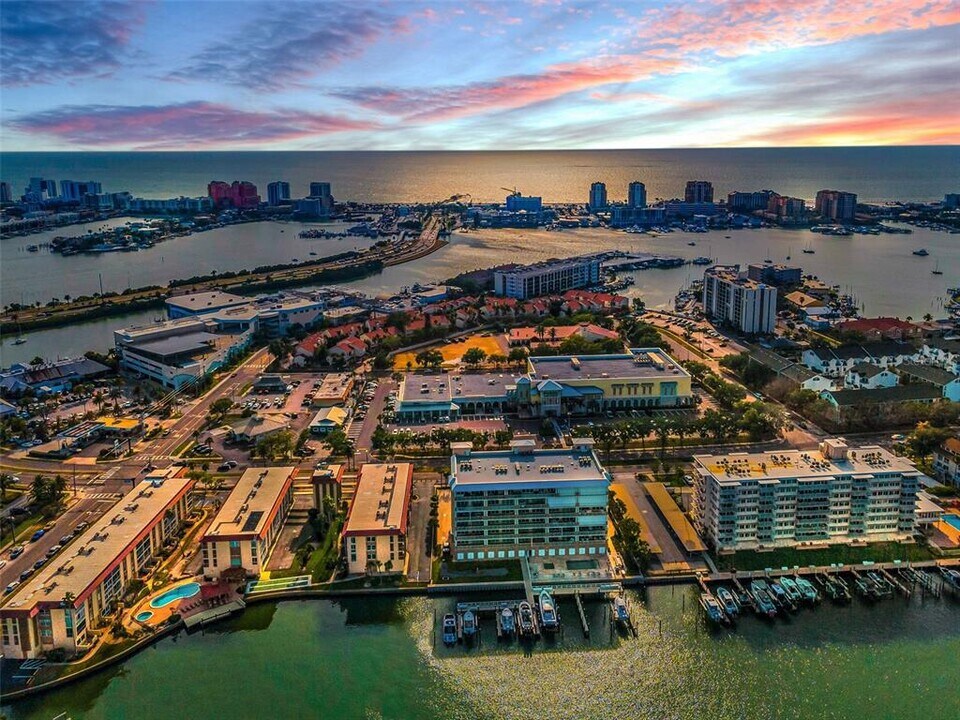 125 Island Way in Clearwater, FL - Building Photo