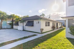 114 S Lakeside Dr, Unit 116 in Lake Worth Beach, FL - Building Photo