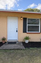 8315 N Semmes St, Unit A in Tampa, FL - Building Photo