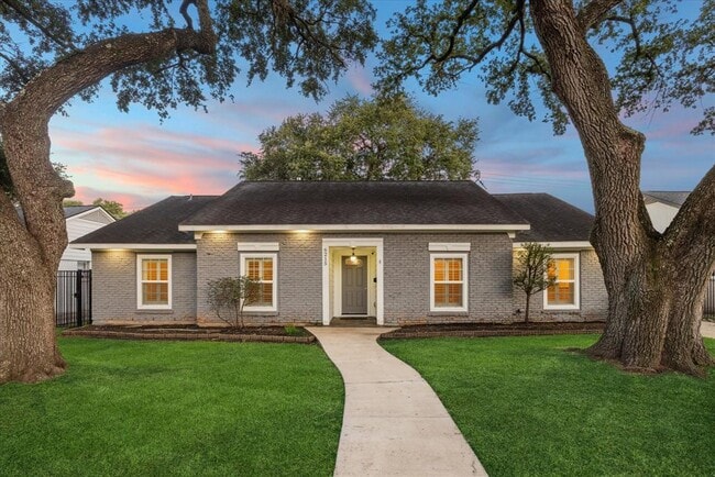 6215 Cheena Dr in Houston, TX - Building Photo - Building Photo