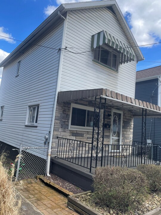 531 Westminster Ave in Greensburg, PA - Building Photo