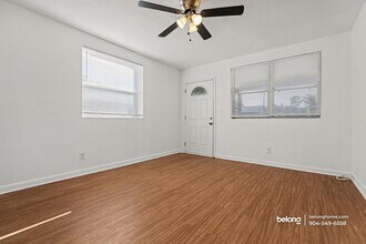 4813 Post St in Jacksonville, FL - Foto de edificio - Building Photo