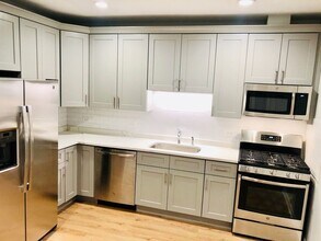 1450 W Taylor St in Chicago, IL - Building Photo - Building Photo