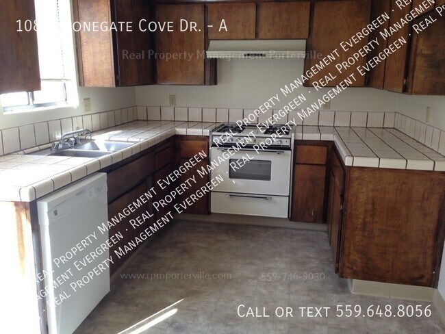 1080 Stonegate Cove Dr-Unit -A in Porterville, CA - Building Photo - Building Photo