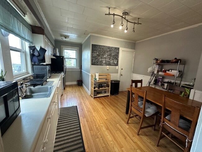 254 Market St, Unit 1 in Boston, MA - Foto de edificio - Building Photo