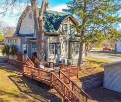 504 W Seerley Blvd in Cedar Falls, IA - Building Photo