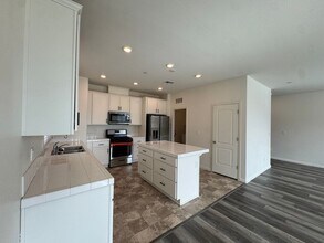 3602 Hawks Peak Dr in Madera, CA - Building Photo - Building Photo