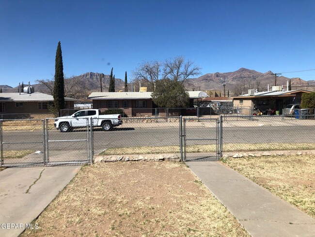 9318 Charleston St in El Paso, TX - Building Photo - Building Photo