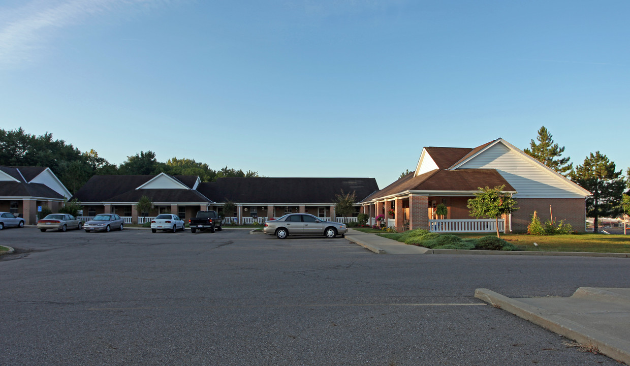 Oak Hill Manor in Utica, OH - Building Photo