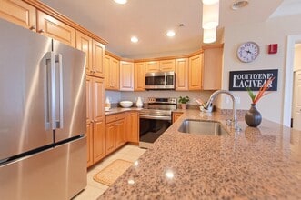 5 Sally Sweets Way in Salem, NH - Building Photo - Building Photo