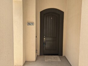 28629 N Pietro Dr in Santa Clarita, CA - Building Photo - Building Photo