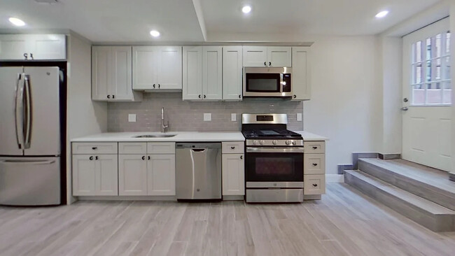150 Porter St in Boston, MA - Building Photo - Building Photo