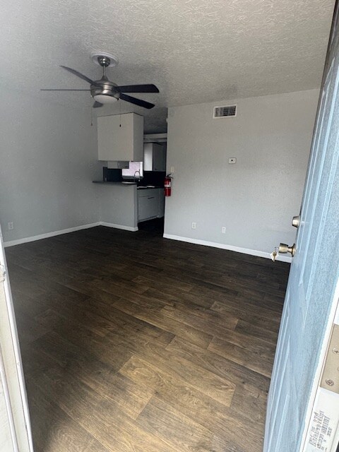 5220 Weber Rd in Corpus Christi, TX - Building Photo