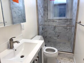 15 Thatcher St, Unit B in Brookline, MA - Building Photo - Building Photo