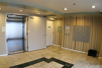11124 Burbank Blvd in Los Angeles, CA - Building Photo - Building Photo