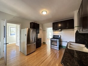 1527 W Pratt Blvd in Chicago, IL - Foto de edificio - Building Photo