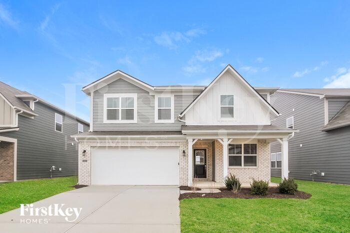 2464 S Carlota Dr in New Palestine, IN - Foto de edificio