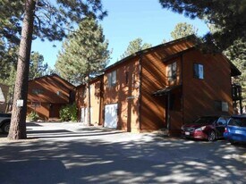 33 Arrowhead Dr in Mammoth Lakes, CA - Building Photo