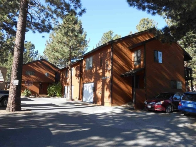 33 Arrowhead Dr in Mammoth Lakes, CA - Foto de edificio