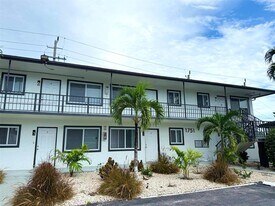 1751 Liberty St in Hollywood, FL - Building Photo