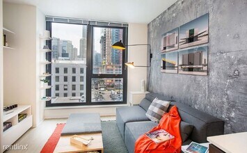 152 W Superior St in Chicago, IL - Building Photo - Building Photo