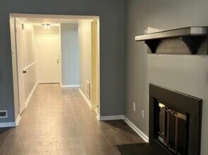 306A Kelly Cv, Unit 306A in Mount Laurel, NJ - Foto de edificio - Building Photo