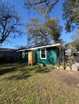 1726 Oscar St in Abbeville, LA - Building Photo