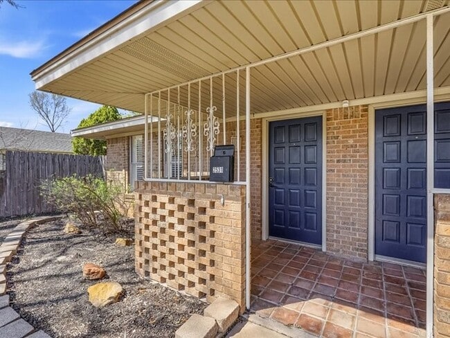 2531 W Twelfth St in Dallas, TX - Foto de edificio - Building Photo