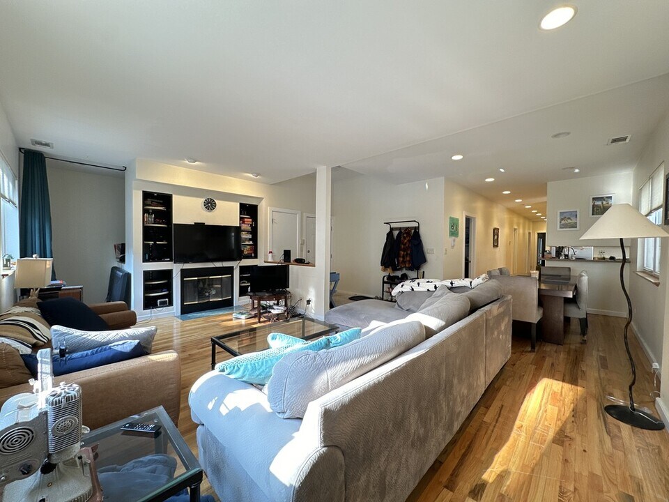 3345 N Southport Ave, Unit G03C in Chicago, IL - Foto de edificio