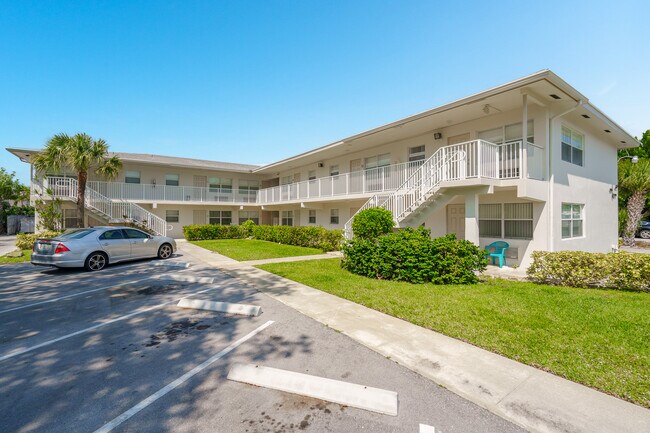 Kay Apartments in Boca Raton, FL - Building Photo - Building Photo