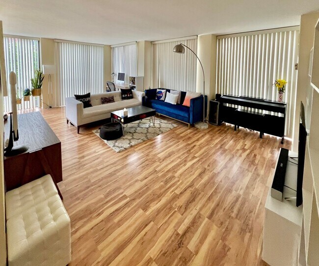 345 W Fullerton Pkwy in Chicago, IL - Building Photo - Building Photo