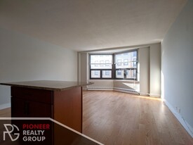 433 W Wellington Ave, Unit 8H Apartments