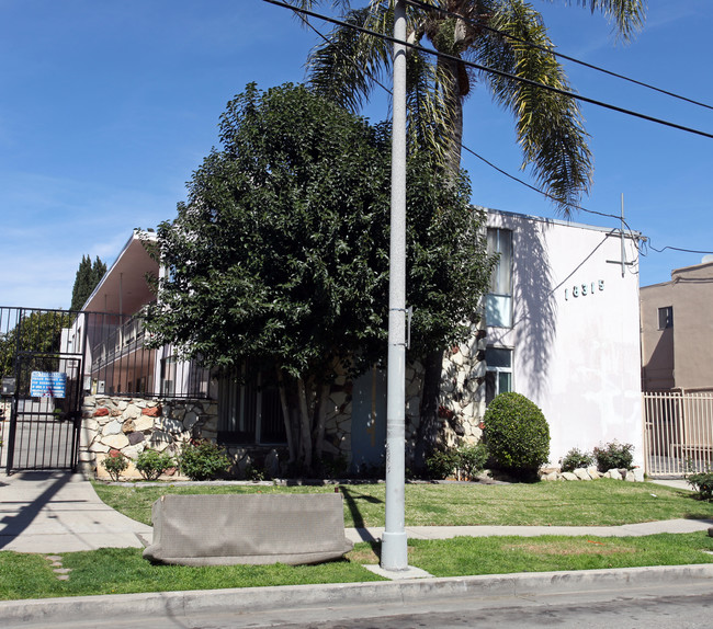 18315 Malden St in Northridge, CA - Building Photo - Building Photo