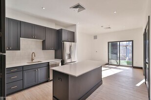 41 Larry Holmes Dr in Easton, PA - Building Photo