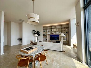 402 NE 34th St, Unit A3 in Miami, FL - Building Photo - Building Photo