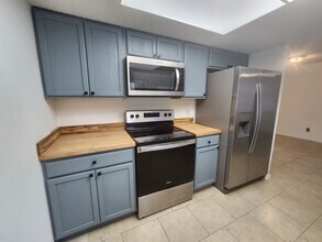 2332 Achilles St in Port Charlotte, FL - Foto de edificio - Building Photo