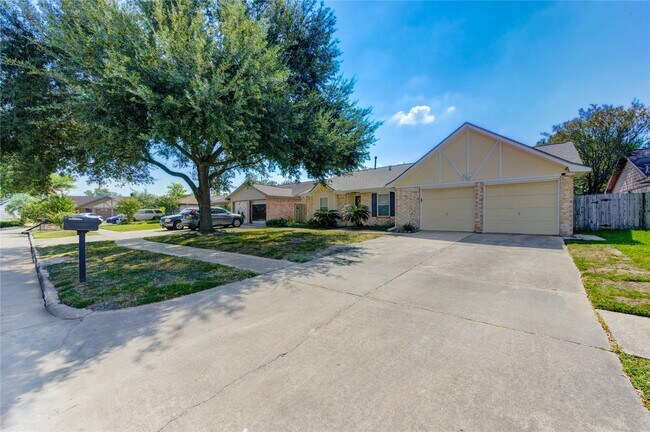 5711 Weeping Willow Rd in Houston, TX - Building Photo - Building Photo