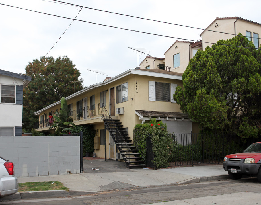 7254 Canby Ave in Reseda, CA - Building Photo