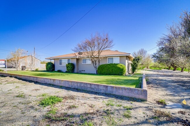 22157 Brimhall Rd in Bakersfield, CA - Building Photo - Building Photo