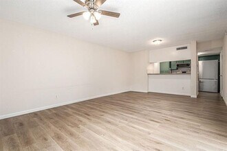 4643 Country Creek Dr in Dallas, TX - Building Photo - Building Photo