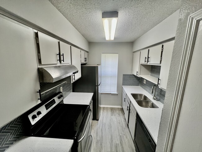 1936 Bernice St in Haltom City, TX - Foto de edificio - Building Photo