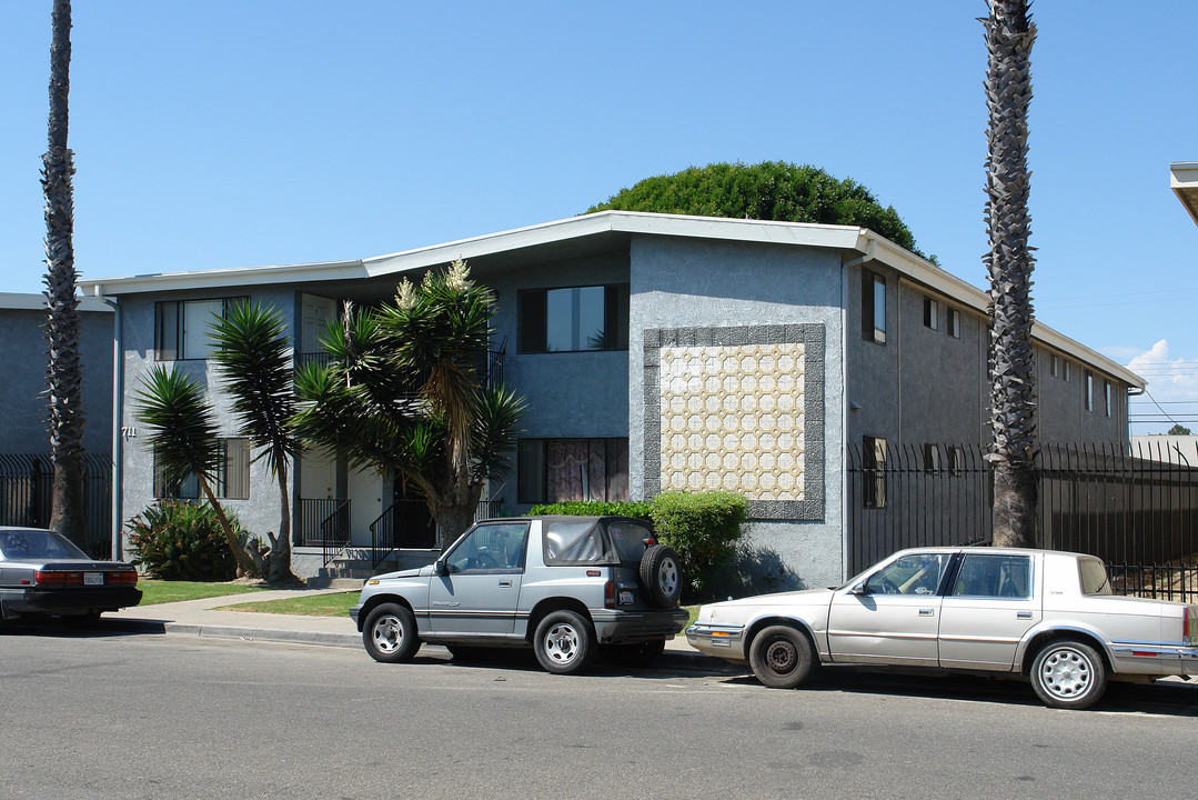 711 Cuesta Del Mar Dr in Oxnard, CA - Foto de edificio